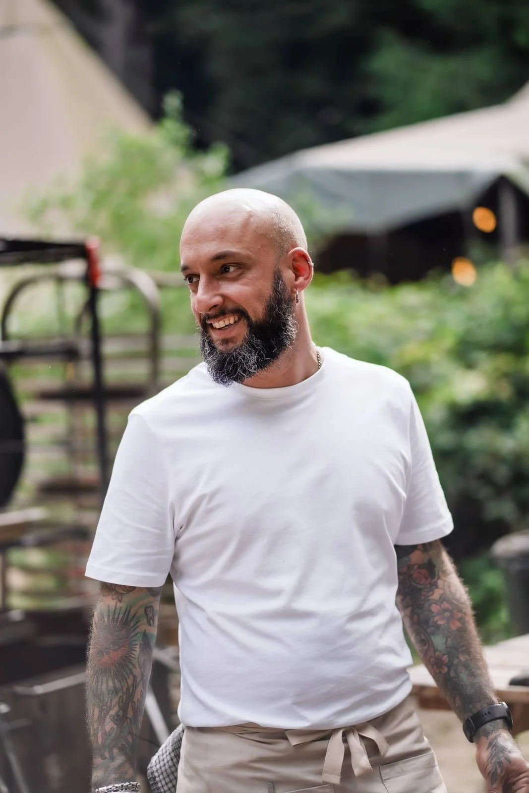 Mario Péres Reyes, smiling, in a white T-shirt outdoors